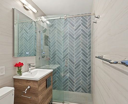 5th image of 130 E 18th St APT 8U
