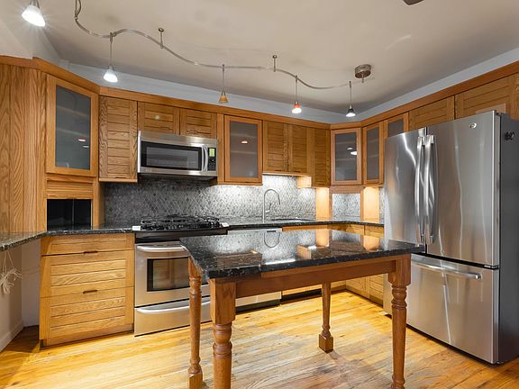 5th image of 309 E 87th St APT 3G