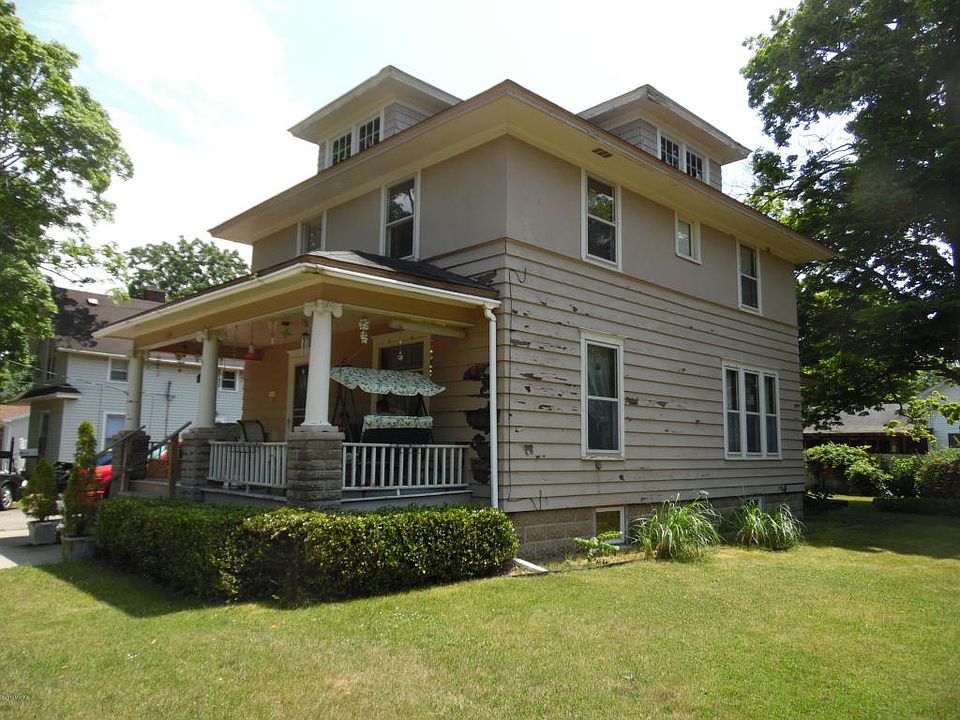 1st image of 304 E Franklin St