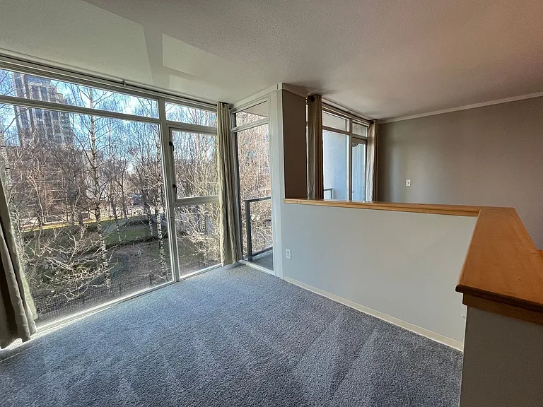 533 NE Holladay St #402 — Photo 8