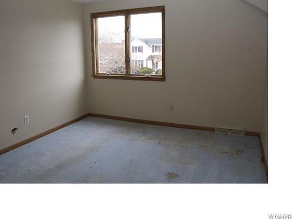 4th image of 39 John Paul Ct