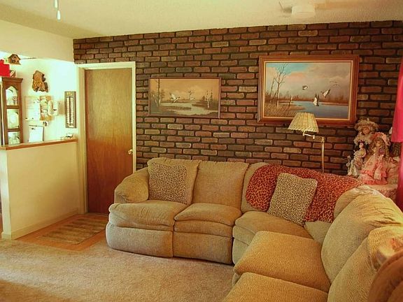 4th image of 20662 Oak St