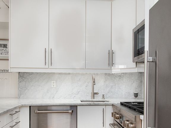 5th image of 200 W 79th St APT 18R