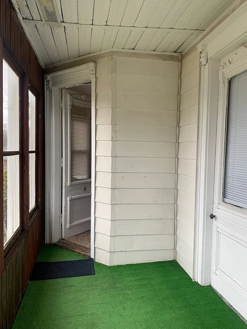 802 West 7th Street — Photo 2