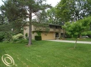 2794 Sunridge Dr, Troy, MI