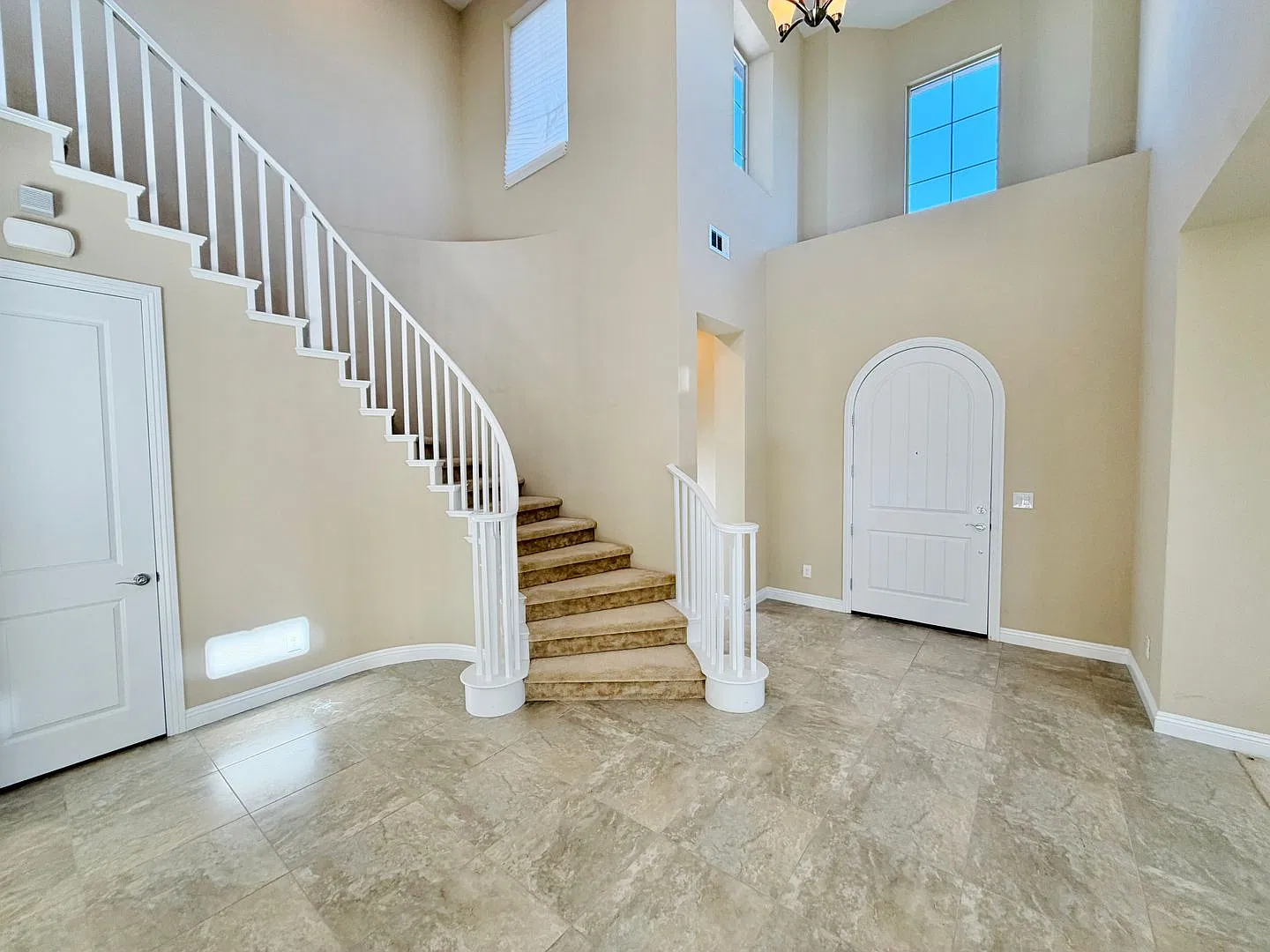 Huge & Grand 5 bedroom home in Summerlin! — Photo 4