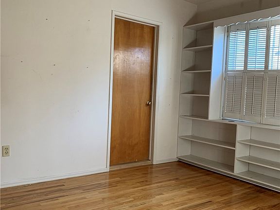 5th image of 7839 Sausalito Ave