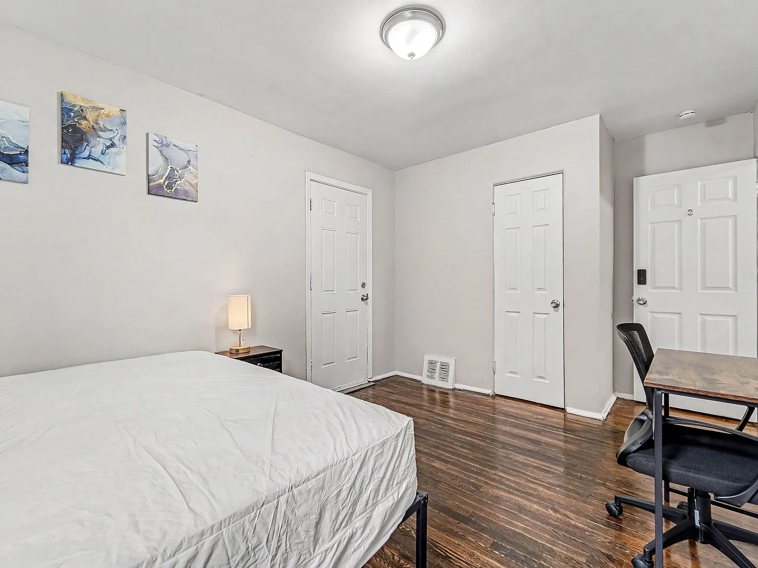 4 bed, 1.5 bath, 792 sqft, $776 — Photo 4