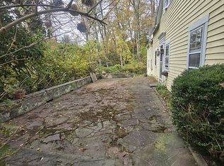 26 Sanford Rd, Newtown, CT 06470