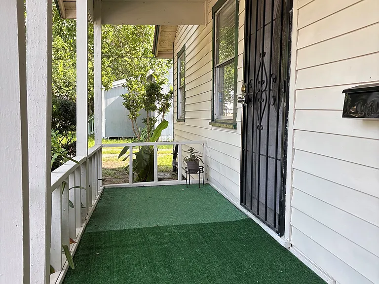 1718 Johnson St — Photo 2