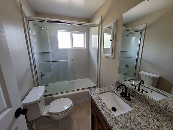 4th image of 400 15th St