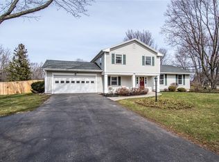 198 Lazy Trl, Penfield, NY 14526