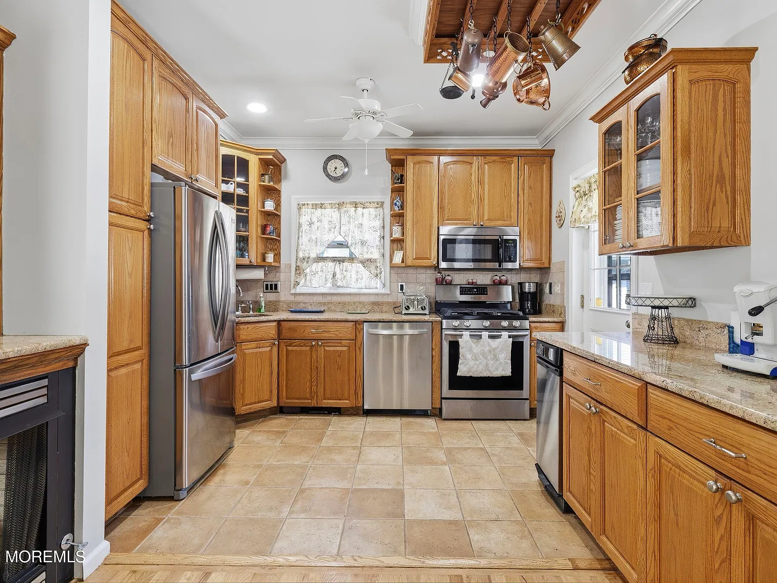 4 bed, 2.5 bath, 2307 sqft, $2,800 — Photo 4