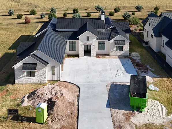 208 Interlaken St, Fredericksburg, TX 78624