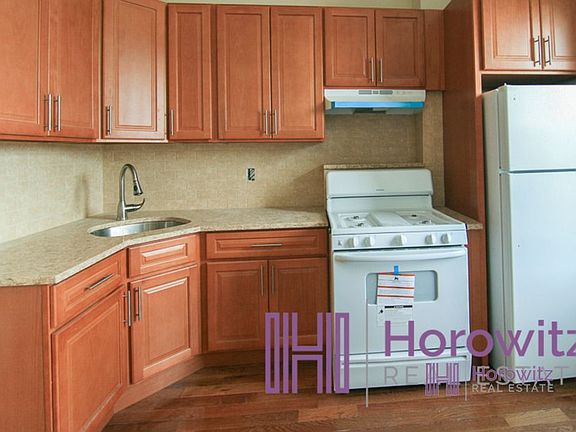 3rd image of 2525 Steinway St APT 3R
