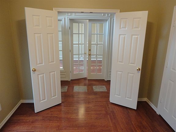 2nd image of 1515 Brighton Dr