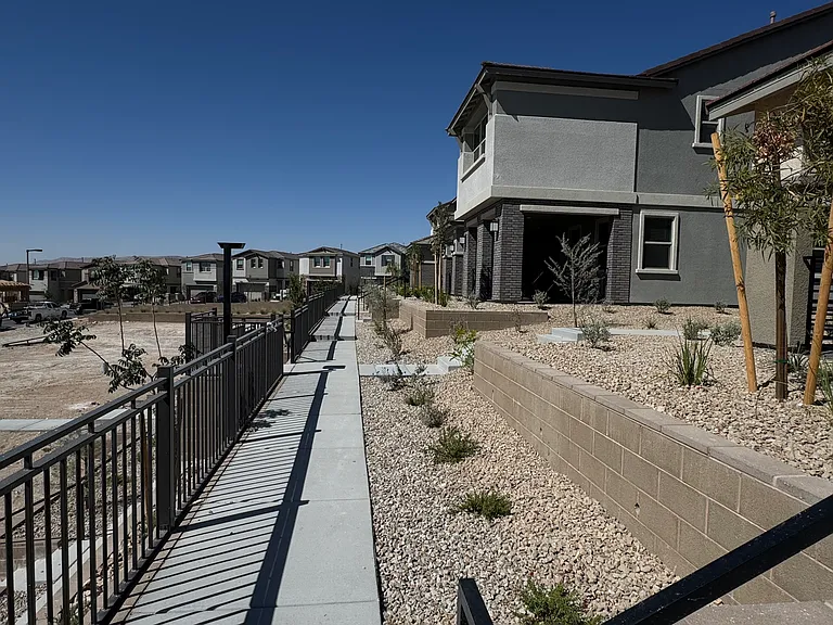 92 Hornbeck Ln — Photo 2