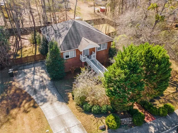 383 Saint James Dr, Auburn, AL 36830