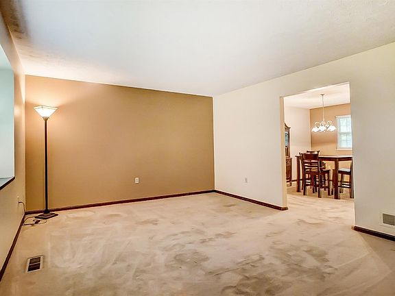3rd image of 7391 Lake Park Dr