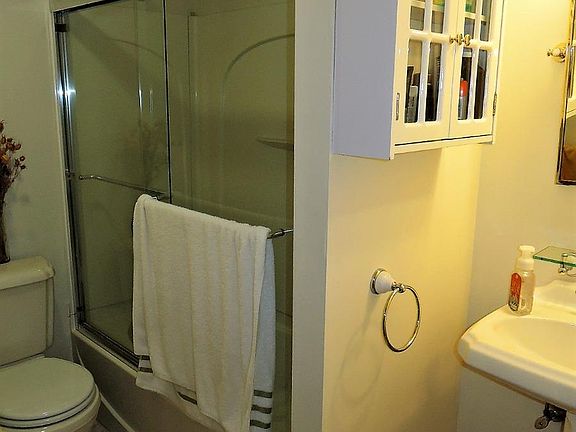 3rd image of 50 Longwood Ave APT 820A