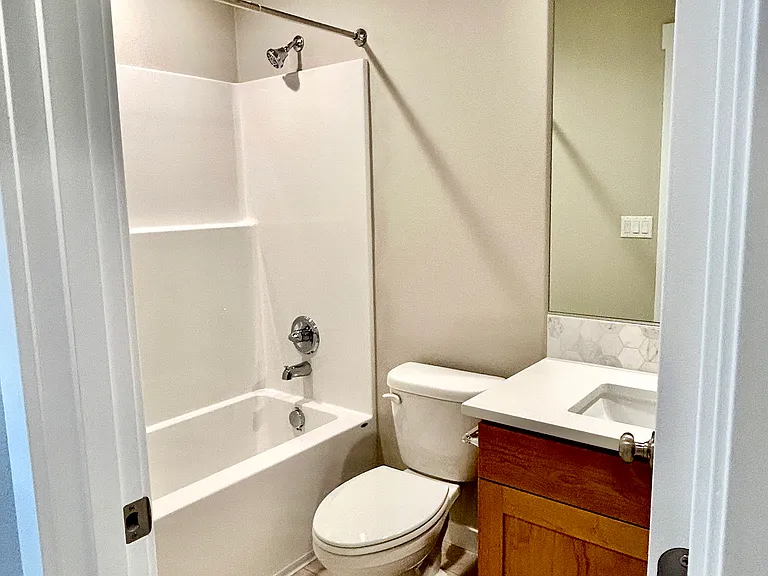 Upstairs bath w/ tub