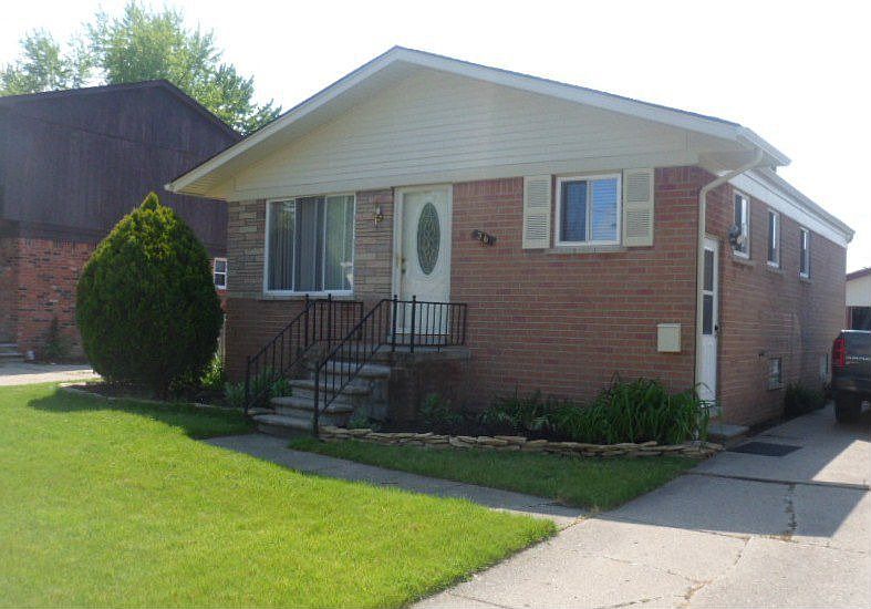 2nd image of 36 Nahma Ave
