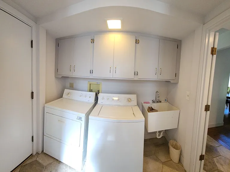 270 E Foothill Blvd — Photo 33