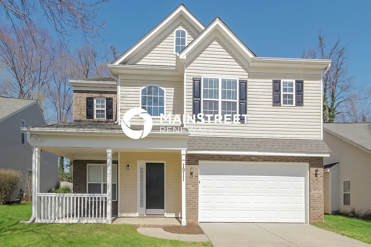 Front View - 1911 Elizabeth Oaks Ave