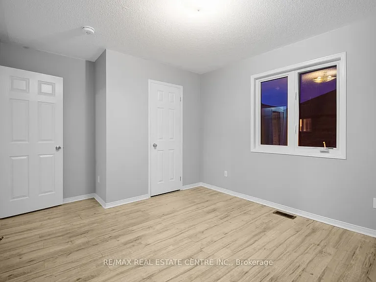 112 Commodore Dr — Photo 32