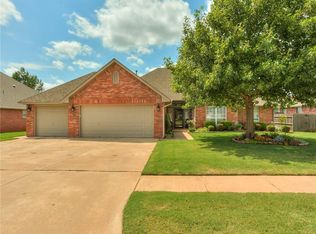 220 Castle Rock Rd, Yukon, OK 73099