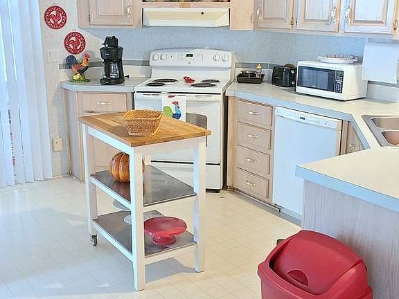5th image of 1014 Impatiens Ave