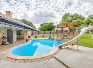 2421 Parkside Dr, Grand Prairie, TX 75052
