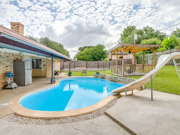 2421 Parkside Dr, Grand Prairie, TX 75052