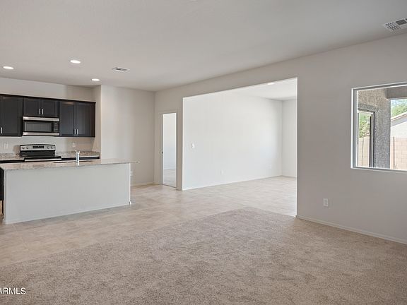 4th image of 43559 W JUNIPER Avenue