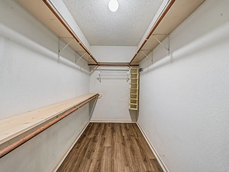 9915 Villa Verde Dr — Photo 16