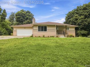 4700 Indianwood Ct, Clarkston, MI 48348