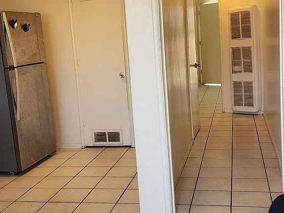 4th image of 917 E Deodar St #C