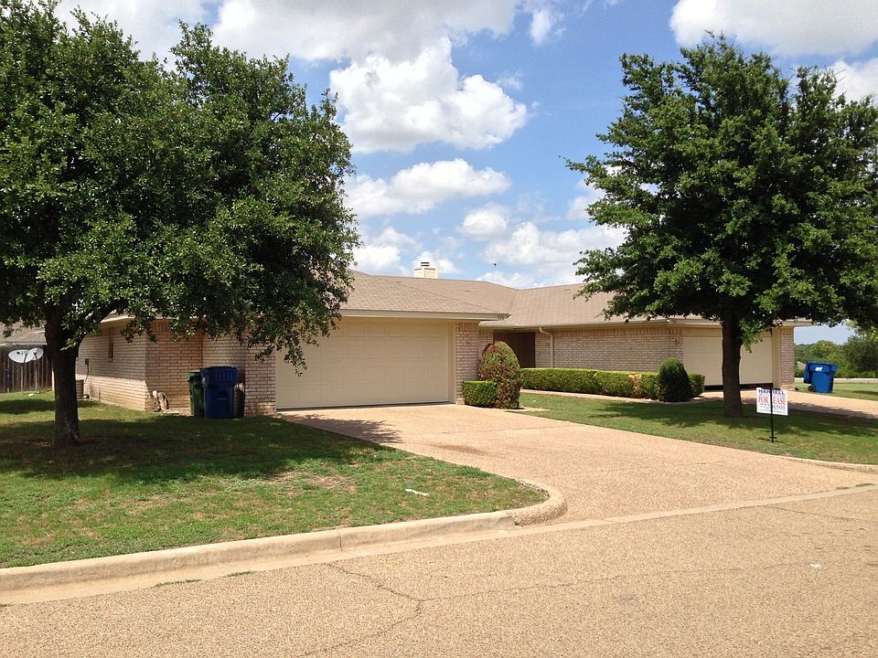 1st image of 700 Park Place Dr