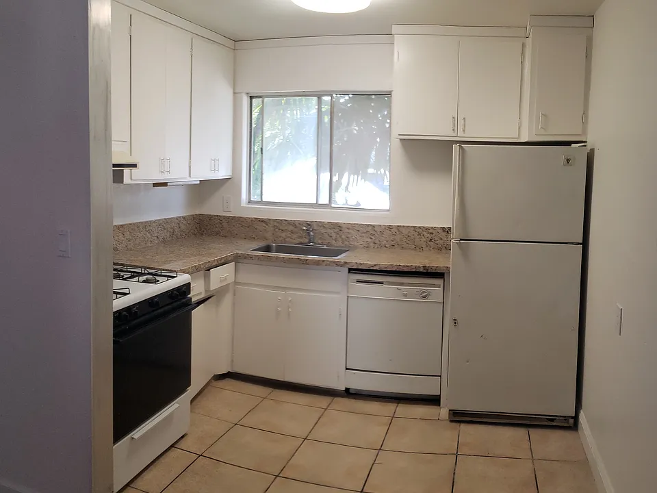 Unit #1 Kitchen_09302019