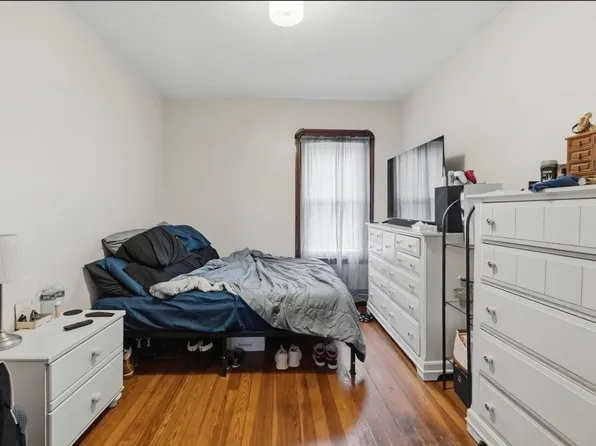 334 Earle St #2E, New Bedford, MA 02746