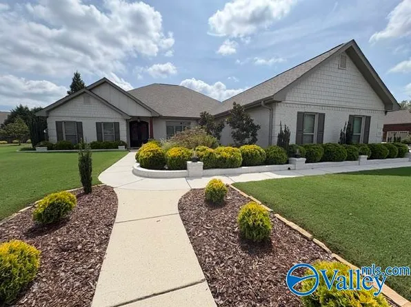 53 Walnut Cove Blvd SW, Huntsville, AL 35824
