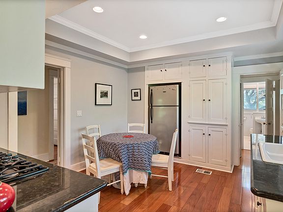 5th image of 868 N Mentor Ave