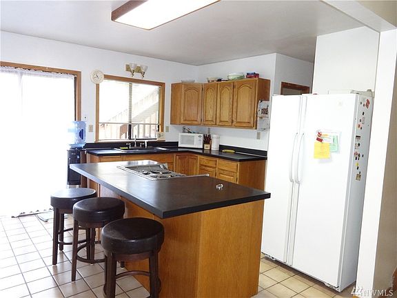2nd image of 315 208th St E