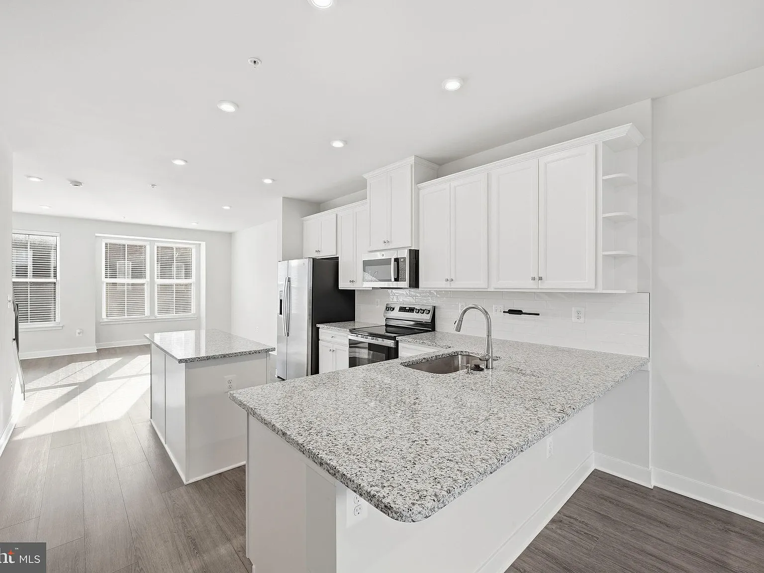 3 bed, 3.5 bath, 1736 sqft, $3,500 — Photo 4
