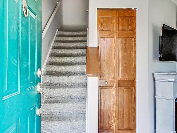 4th image of 39601 N Warren Ln