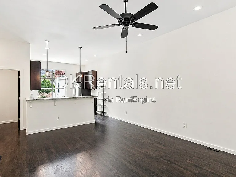 201 S Howard St SE #3 — Photo 4