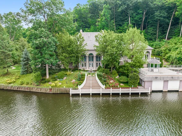 7635 Sandy Hollow Dr SE, Alto, MI 49302