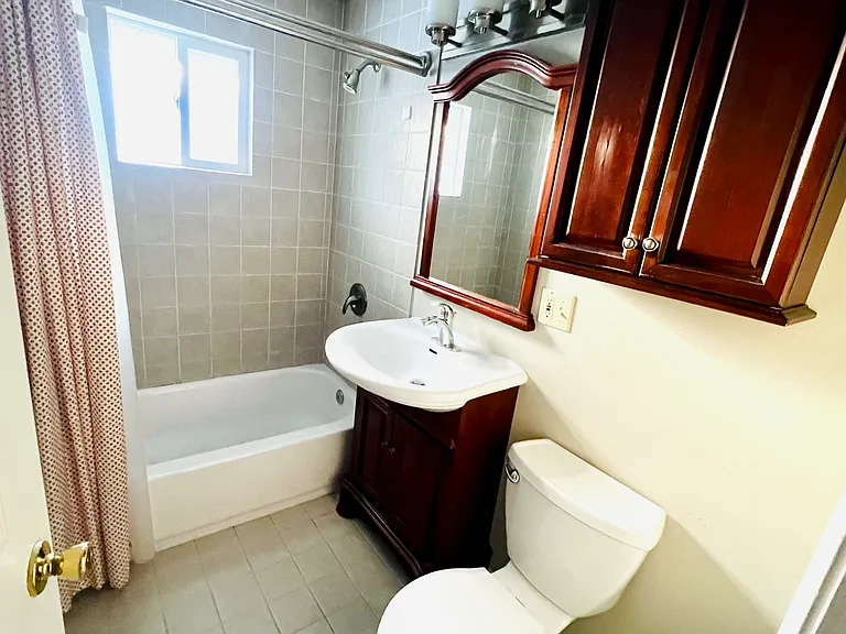 536 W 15th Ave #A — Photo 3