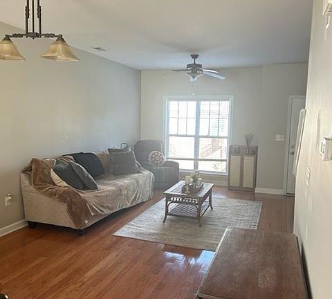 Ceiling fan provides extra ventilation.