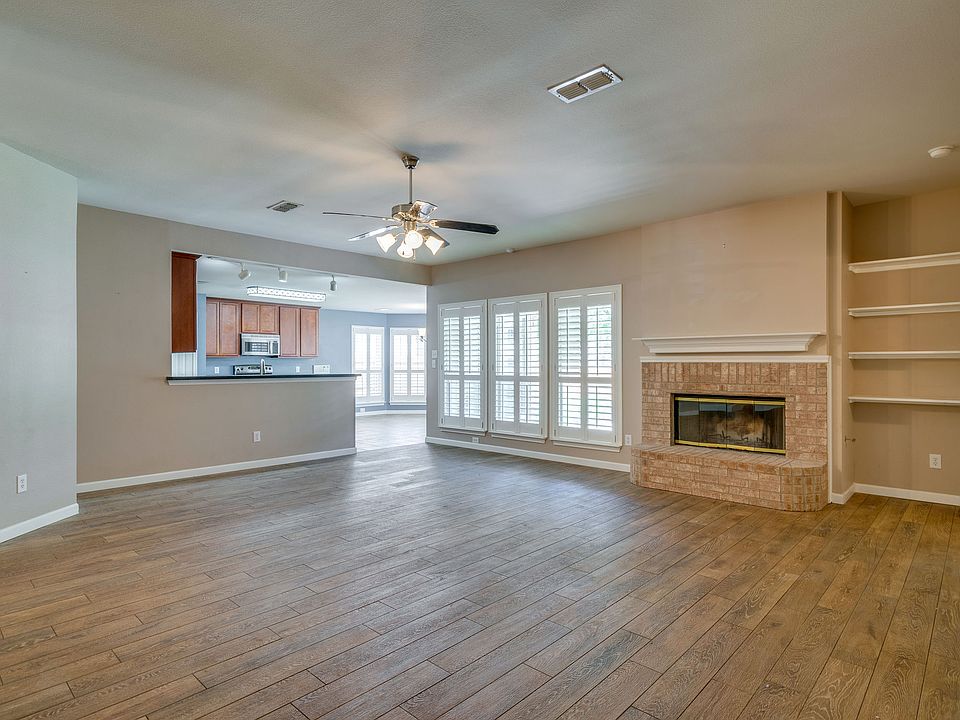 1st image of 9805 Meadowcreek Dr